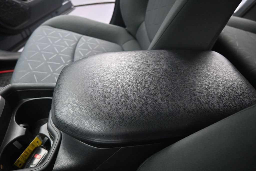Used 2021 Toyota RAV4 XLE AWD/4WD image 25