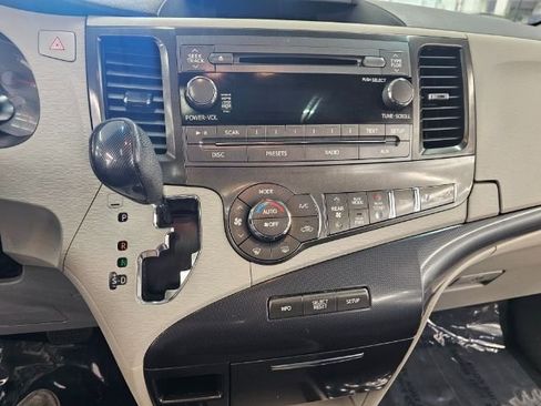 Used 2012 Toyota Sienna SE image 16