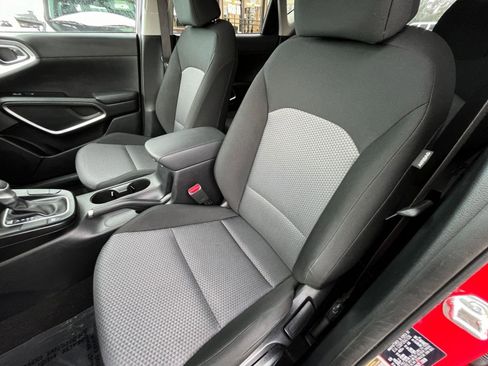 Used 2025 Kia Soul LX w/ LX Technology Package image 36