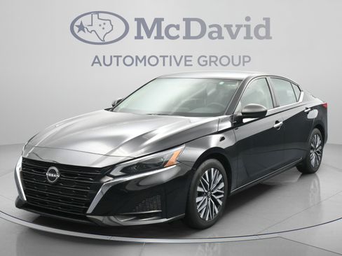 Used 2024 Nissan Altima 2.5 SV FWD image 4