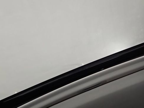 Used 2023 Toyota Highlander XLE FWD image 21