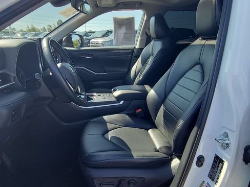 Used 2021 Toyota Highlander XLE FWD image 20
