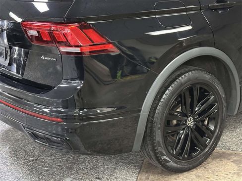 Used 2022 Volkswagen Tiguan SE R-Line image 10