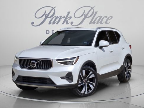 Certified 2023 Volvo XC40 B5 Plus w/ Climate Package AWD/4WD image 1