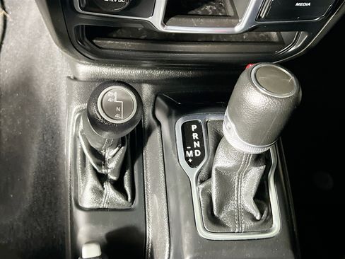 Used 2020 Jeep Gladiator Sport AWD/4WD image 24