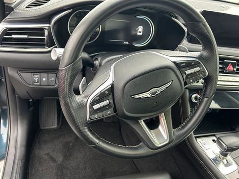 Used 2025 Genesis G70 2.5T image 11