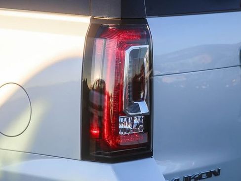 Used 2017 GMC Yukon Denali w/ Open Road Package image 10