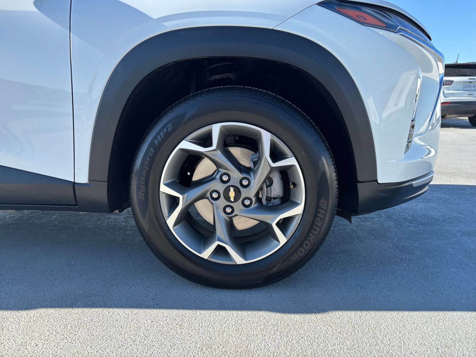 Used 2025 Chevrolet Trax LT FWD image 28