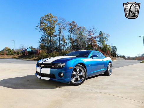 Used 2010 Chevrolet Camaro SS image 2