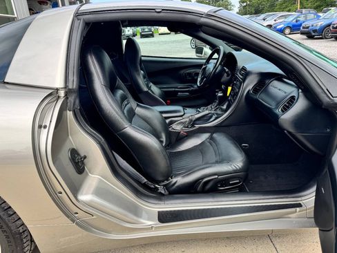 Used 2000 Chevrolet Corvette Coupe w/ Roof Pkg RWD image 14