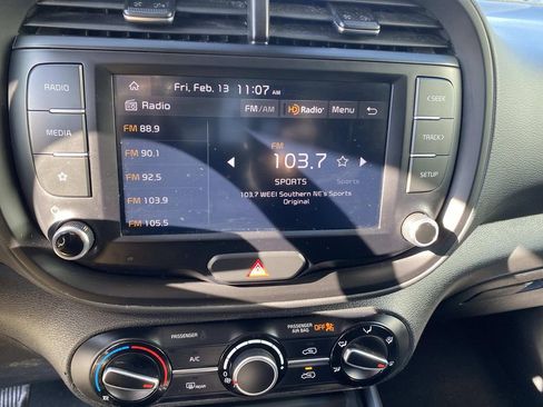 Used 2023 Kia Soul LX image 11