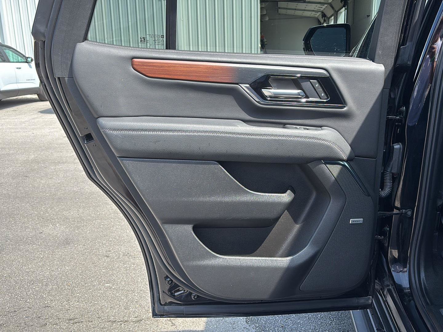 Used 2025 GMC Yukon Denali AWD/4WD image 18
