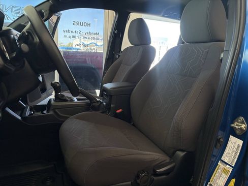 Used 2017 Toyota Tacoma TRD Sport w/ Tow Package (A/T) AWD/4WD image 13
