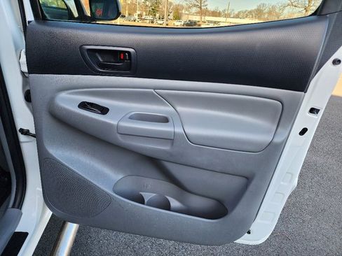 Used 2015 Toyota Tacoma PreRunner image 16