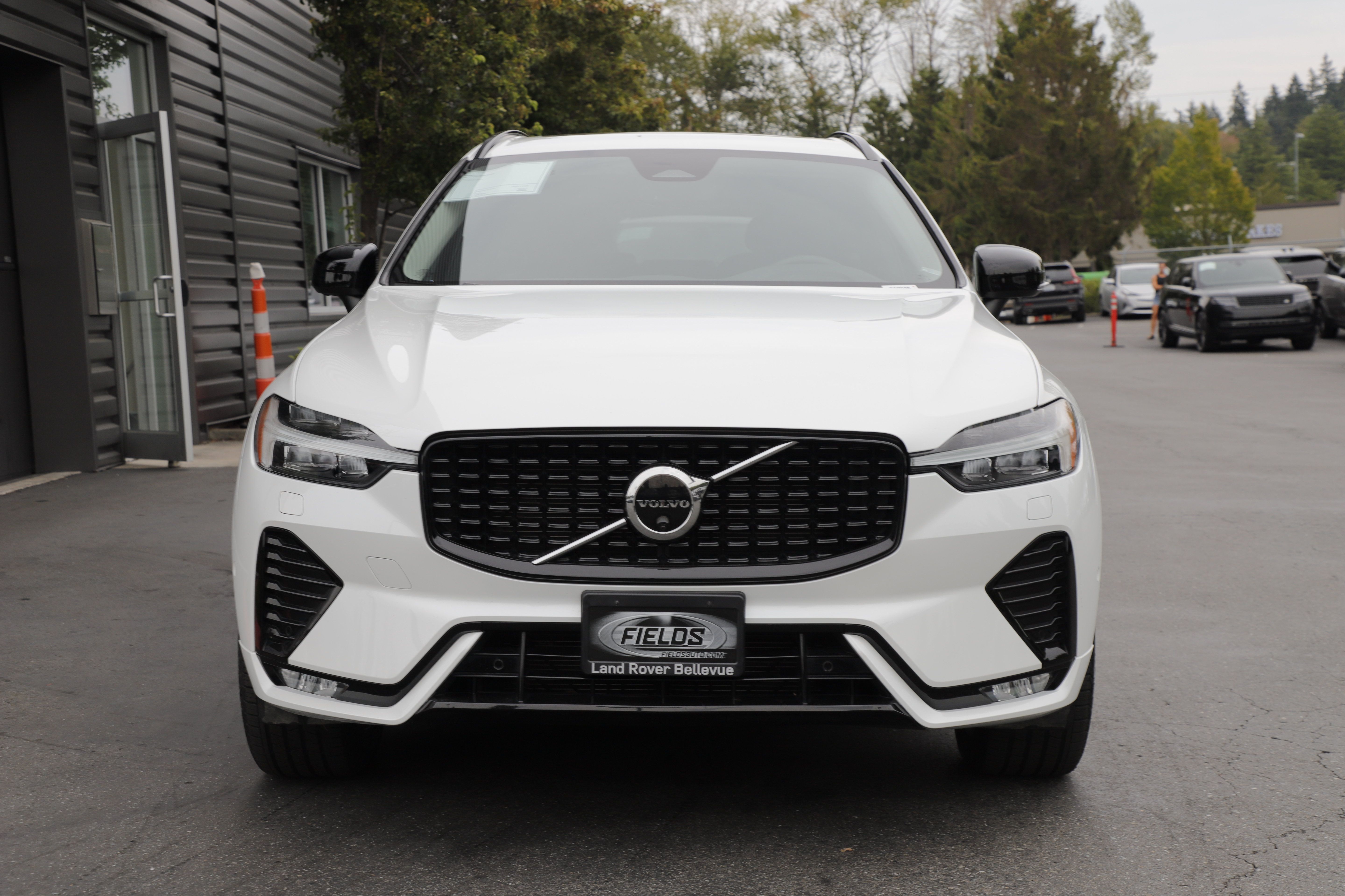 Used 2023 Volvo XC60 B5 Plus w/ Climate Package AWD/4WD image 4