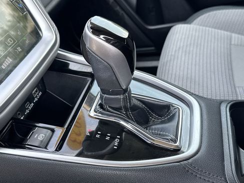 Used 2023 Subaru Outback Premium image 21