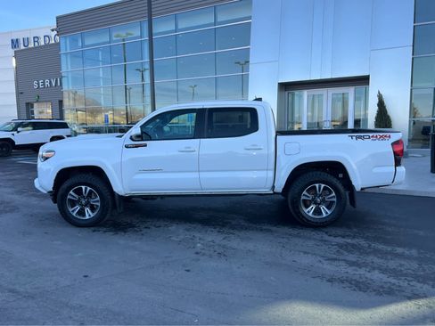 Used 2019 Toyota Tacoma TRD Sport w/ Technology Package image 12