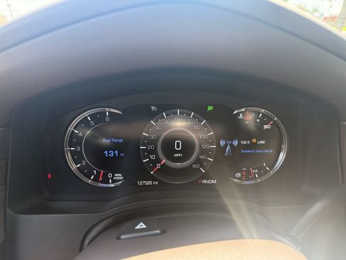Used 2016 Cadillac Escalade Luxury AWD/4WD image 38