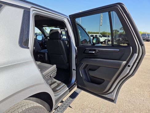 Used 2025 Chevrolet Tahoe Z71 image 17