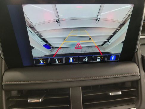 Used 2024 Chevrolet Tahoe High Country image 15