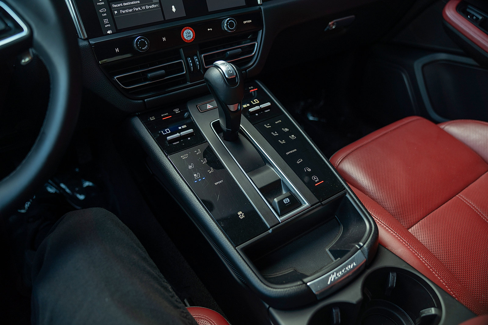 Certified 2023 Porsche Macan AWD/4WD image 13