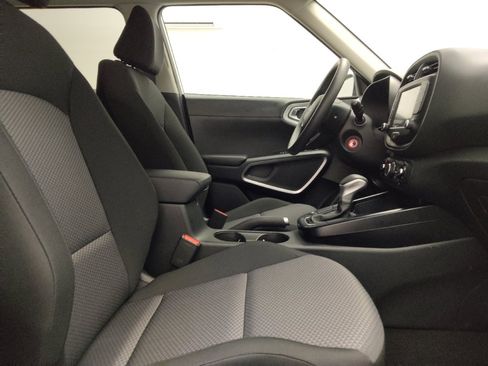 Used 2025 Kia Soul LX w/ LX Technology Package image 21