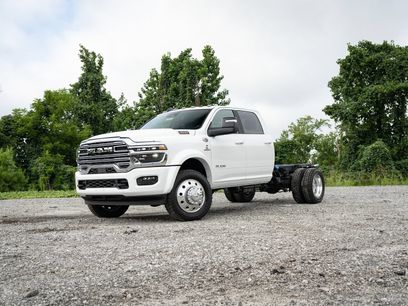New 2026 RAM 4500 4x4 Crew Cab DRW w/ Laramie Trim Package