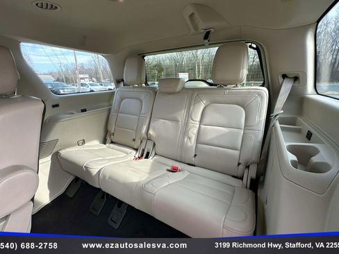 Used 2018 Lincoln Navigator Select image 19