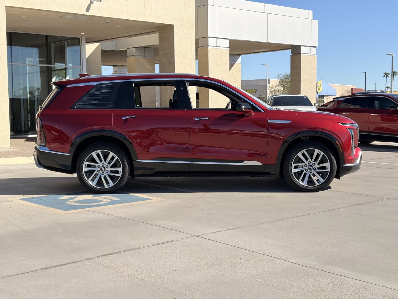 Certified 2026 Cadillac Vistiq Luxury AWD/4WD image 4