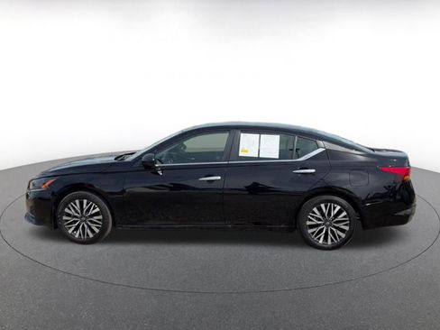 Used 2025 Nissan Altima 2.5 SV FWD image 7