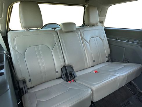 Used 2020 Ford Expedition Limited image 18
