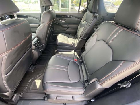 Used 2025 Honda Pilot TrailSport image 11