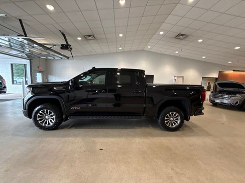 Used 2022 GMC Sierra 1500 AT4 w/ AT4 Premium Package AWD/4WD image 4