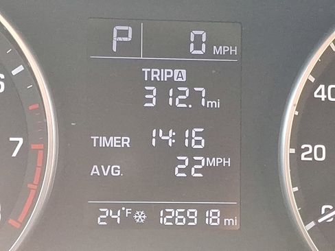 Used 2017 Hyundai Elantra SE image 19