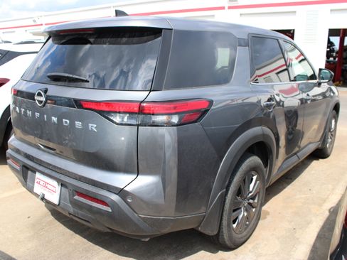 Used 2024 Nissan Pathfinder S FWD image 10