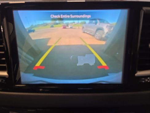 Used 2023 Chrysler Pacifica Touring-L FWD image 25