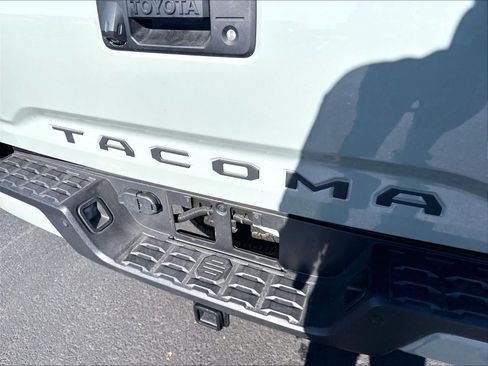 Used 2023 Toyota Tacoma TRD Off-Road w/ TRD Premium Off Road Package AWD/4WD image 23