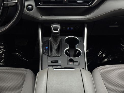 Used 2022 Toyota Highlander LE image 23