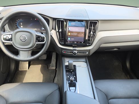 Used 2025 Volvo XC60 B5 Plus AWD/4WD image 7