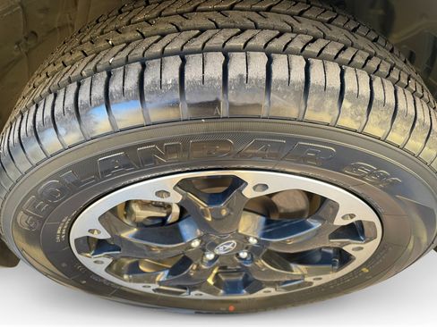 Used 2021 Subaru Crosstrek 2.0i Premium image 23