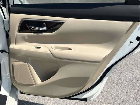 Used 2015 Nissan Altima 2.5 SL w/ Technology Package FWD image 23
