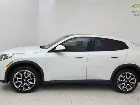 Used 2025 BMW X2 xDrive28i AWD/4WD image 3