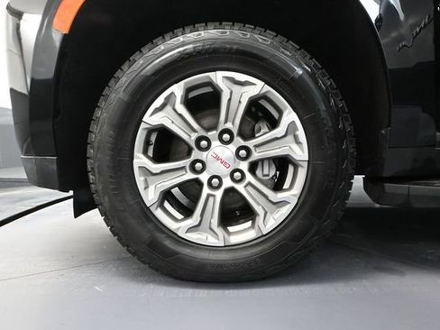 Used 2024 GMC Yukon XL SLE image 16