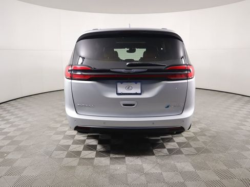 Used 2022 Chrysler Pacifica Pinnacle image 6