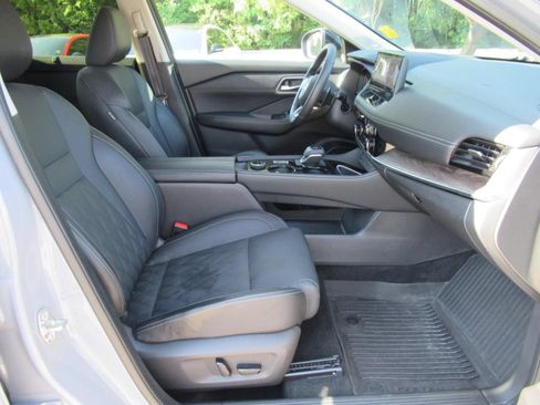 Used 2024 Nissan Rogue Platinum w/ Platinum Premium Package AWD/4WD image 10