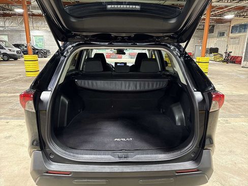 Used 2021 Toyota RAV4 LE w/ Carpet Mat Package (TMS) AWD/4WD image 11