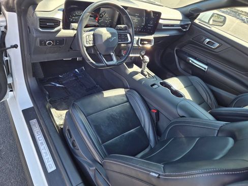 Used 2025 Ford Mustang Premium RWD image 17