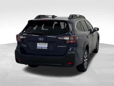 Used 2024 Subaru Outback Premium AWD/4WD image 6