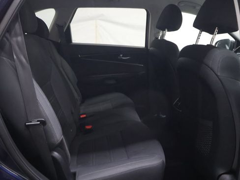 Used 2020 Kia Sorento S FWD image 12