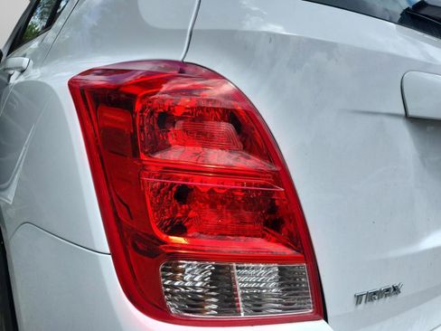 Used 2019 Chevrolet Trax LS FWD image 32